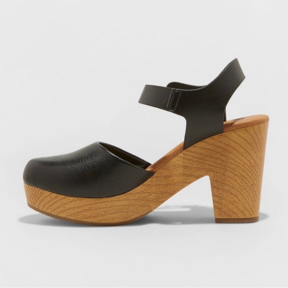 Black size 8 heels.